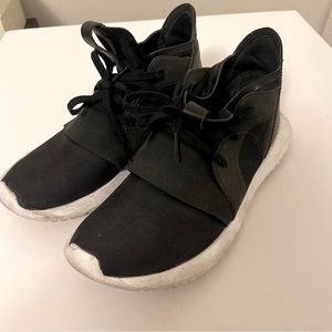 Adidas Tubular Black women shoes size US5